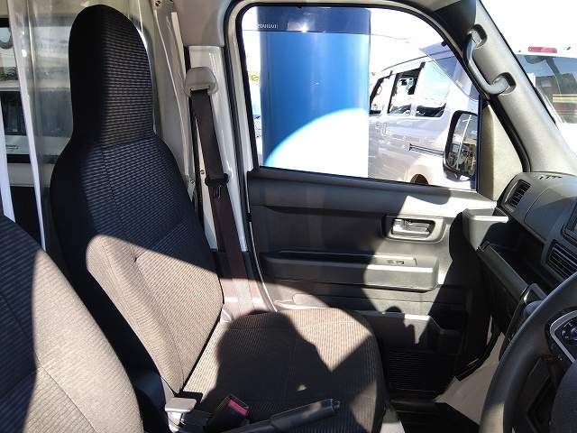 Daihatsu HIJET CARGO 2022-09 180949-24