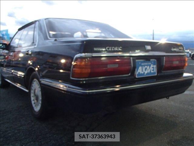 Nissan CEDRIC SEDAN 1990-03 301503-2