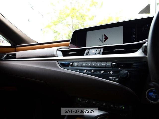 Lexus ES 2019-04 275293-19