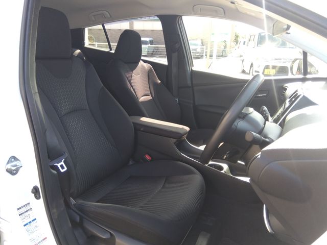 Toyota PRIUS 2018-09 9258-8