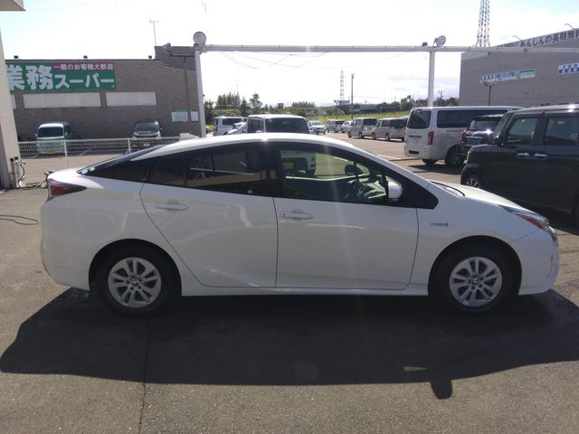 Toyota PRIUS 2018-09 9258-3