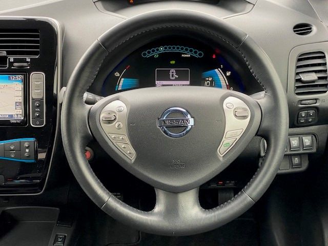 Nissan LEAF 2015-01 7882-17