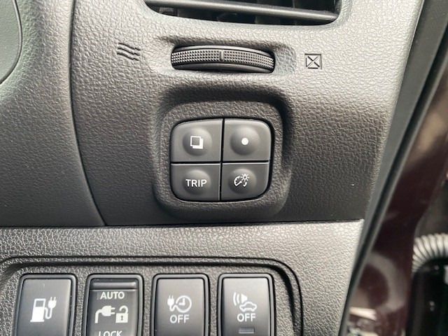 Nissan LEAF 2015-01 7882-9