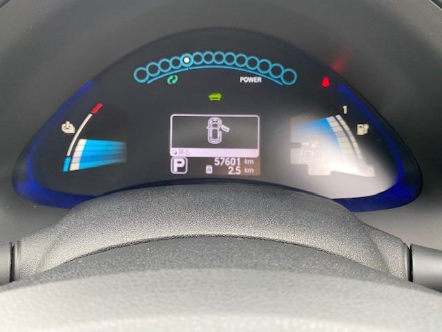 Nissan LEAF 2015-01 7882-7
