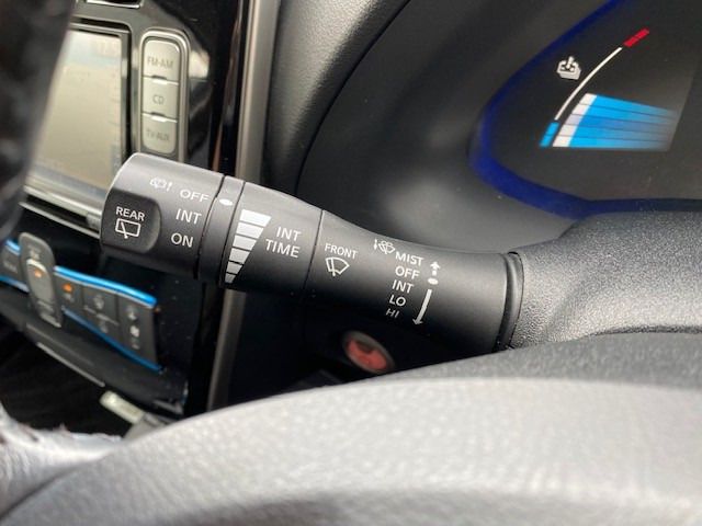 Nissan LEAF 2015-01 7882-15