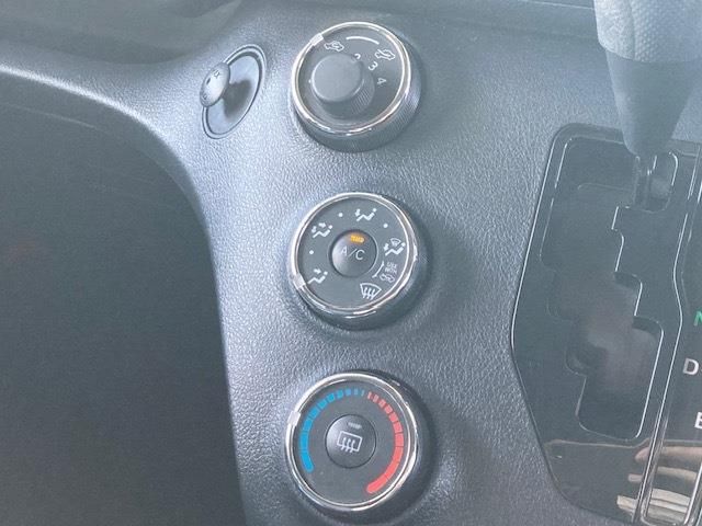 Toyota SIENTA 2016-05 15396-17