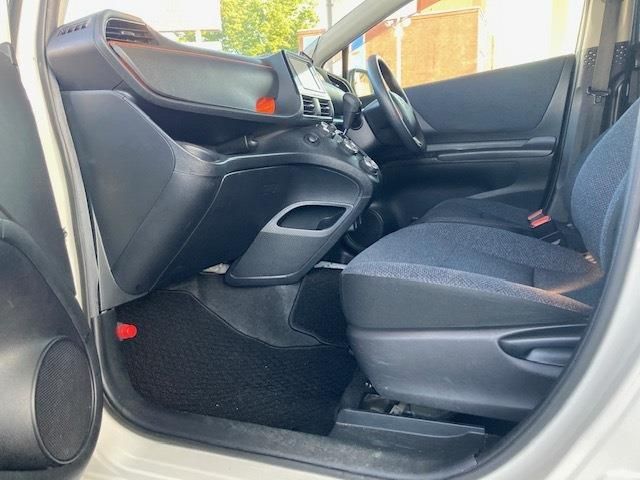 Toyota SIENTA 2016-05 15396-11