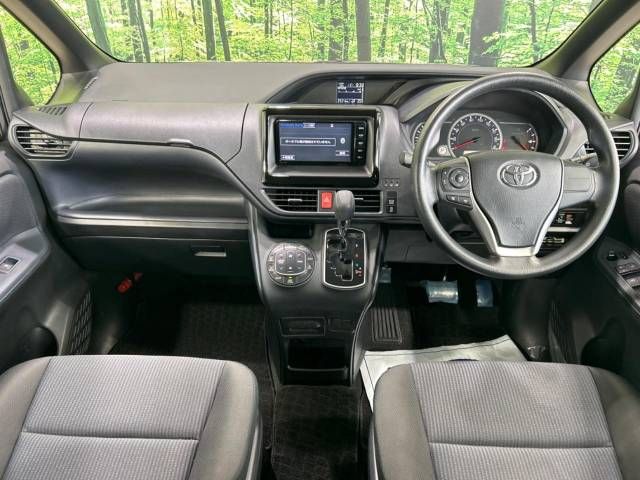 Toyota VOXY 2014-11 14213-1