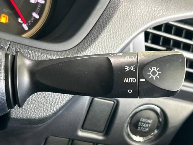 Toyota VOXY 2014-11 14213-6