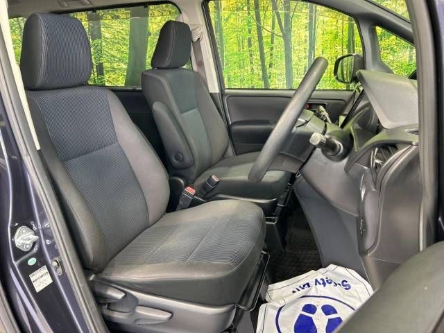 Toyota VOXY 2014-11 14213-8