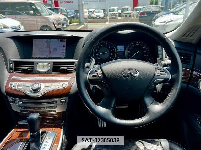 Nissan FUGA 2018-01 387999-1