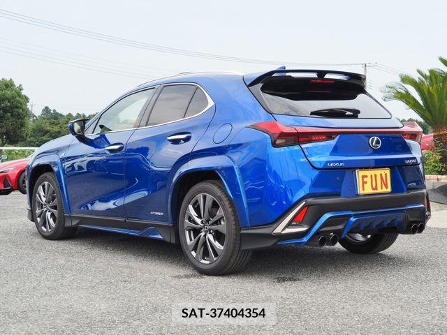 Lexus UX 2020-04 353959-5