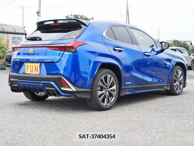 Lexus UX 2020-04 353959-4