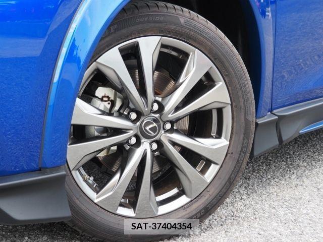 Lexus UX 2020-04 353959-7