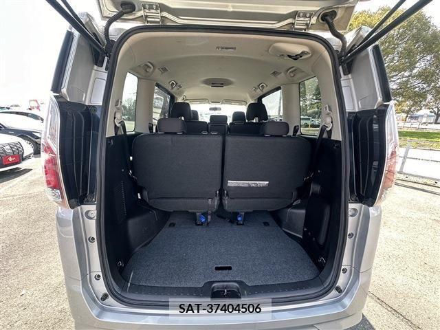 Nissan SERENA 2016-10 256825-16