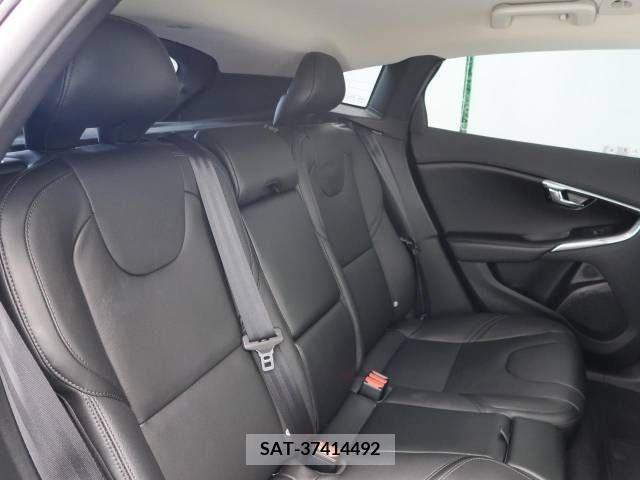 Volvo V40 2018-09 370202-12