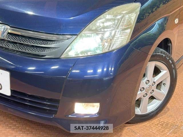 Toyota ISIS 2004-03 377584-12