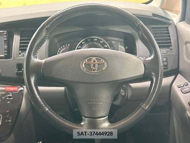 Toyota ISIS 2004-03 377584-11