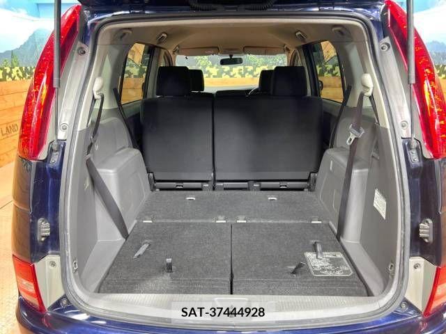 Toyota ISIS 2004-03 377584-10