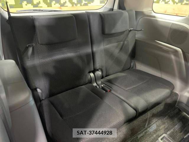 Toyota ISIS 2004-03 377584-9