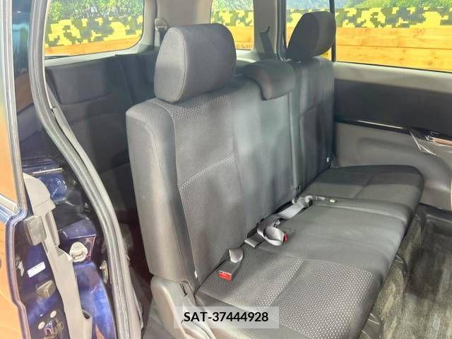 Toyota ISIS 2004-03 377584-8