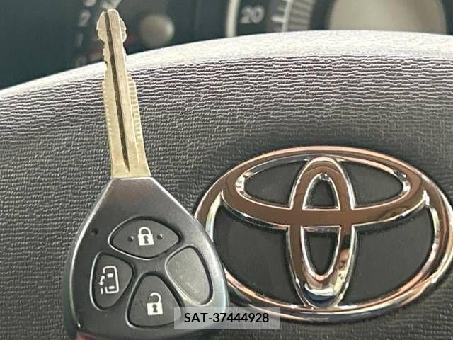 Toyota ISIS 2004-03 377584-6