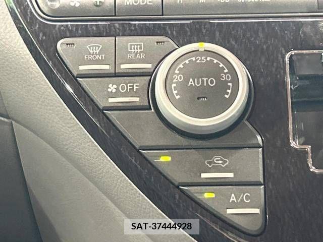 Toyota ISIS 2004-03 377584-5