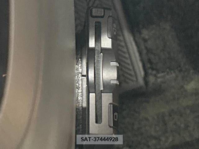 Toyota ISIS 2004-03 377584-4