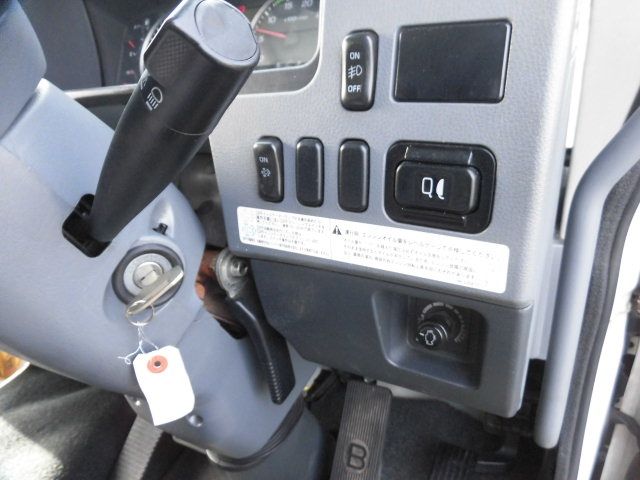 MITSUBISHI FUSO Fighter 2011-12 1380-12