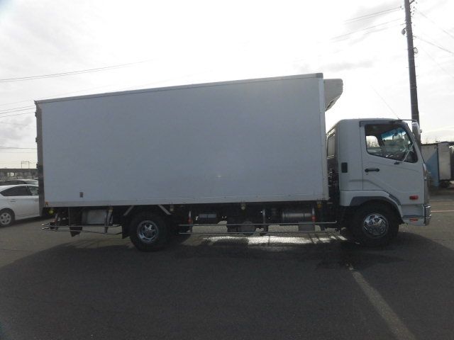 MITSUBISHI FUSO Fighter 2011-12 1380-7