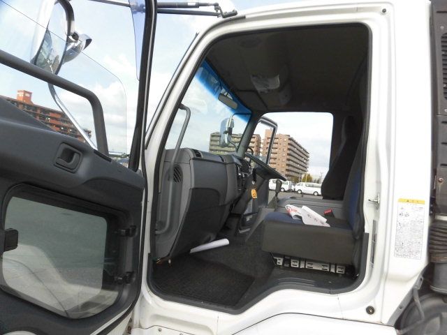 MITSUBISHI FUSO Fighter 2011-12 1380-10