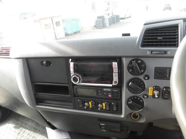 MITSUBISHI FUSO Fighter 2011-12 1380-15