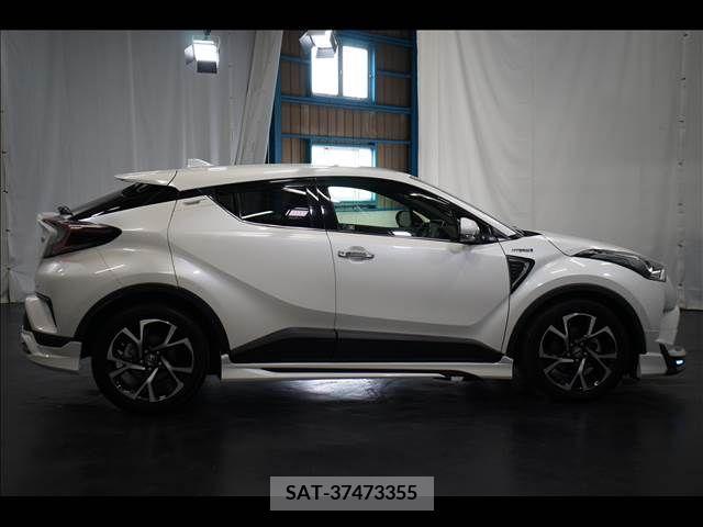 Toyota C-HR 2017-09 295478-15