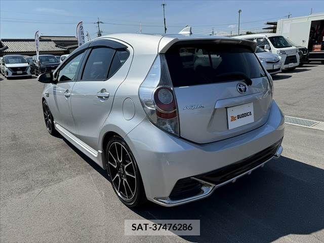 Toyota AQUA 2014-02 344471-12