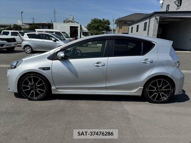 Toyota AQUA 2014-02 344471-11