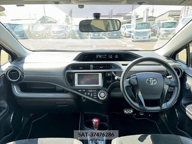 Toyota AQUA 2014-02 344471-1