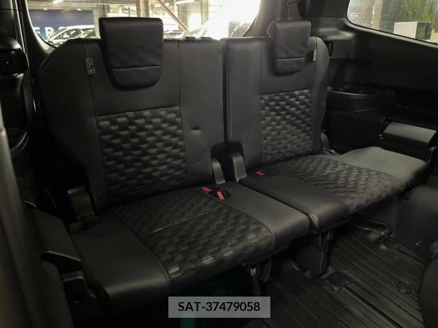 Toyota VOXY 2023-03 228811-10