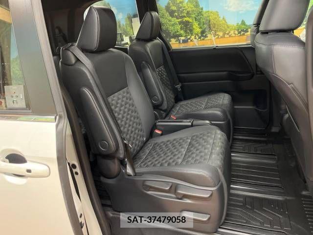 Toyota VOXY 2023-03 228811-9