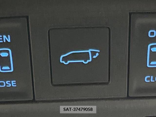 Toyota VOXY 2023-03 228811-7