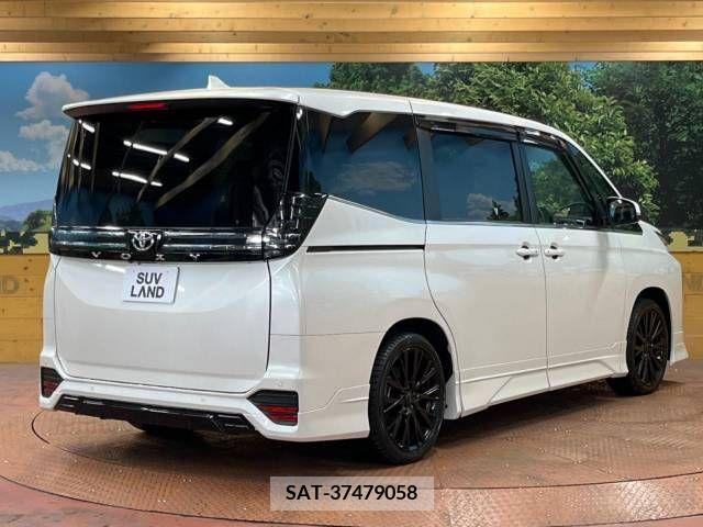 Toyota VOXY 2023-03 228811-18