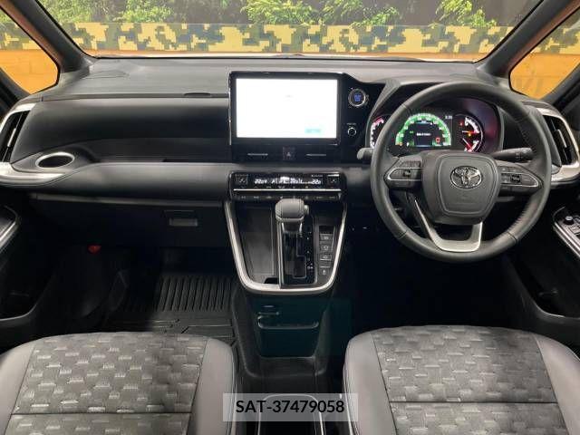 Toyota VOXY 2023-03 228811-1