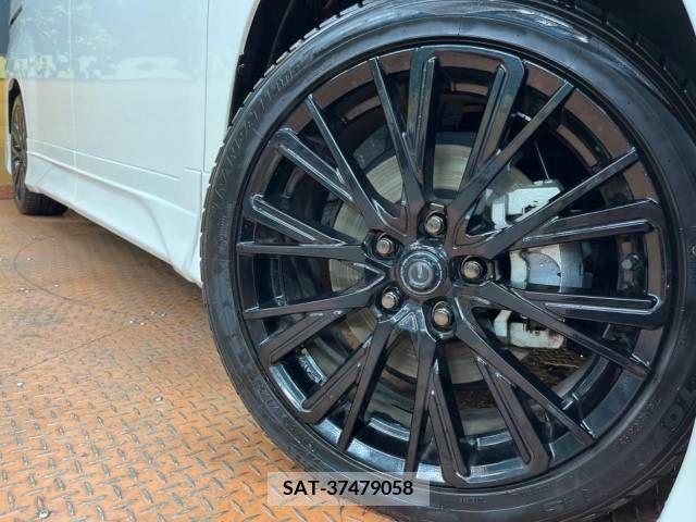 Toyota VOXY 2023-03 228811-14