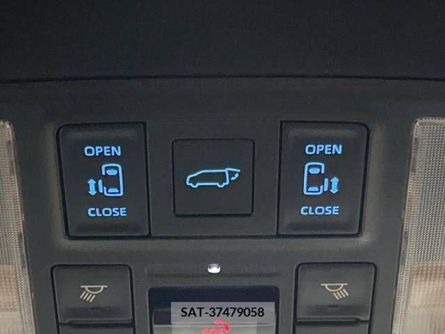 Toyota VOXY 2023-03 228811-4