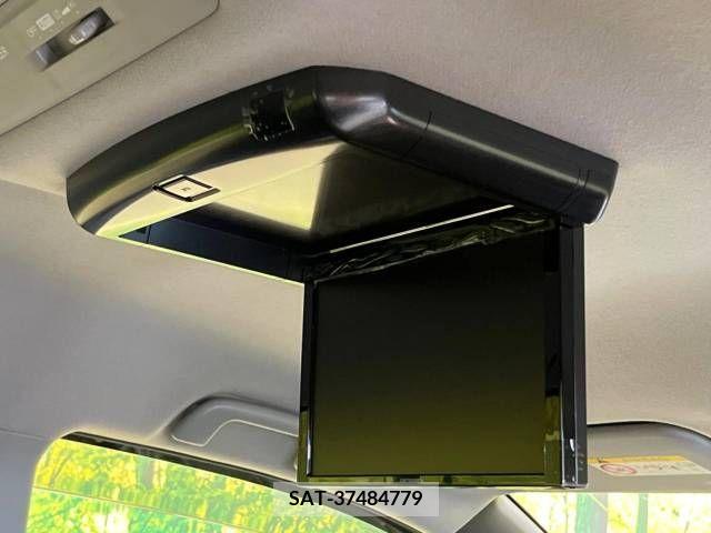 Toyota VOXY 2018-03 330651-2