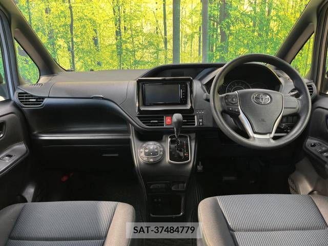 Toyota VOXY 2018-03 330651-1