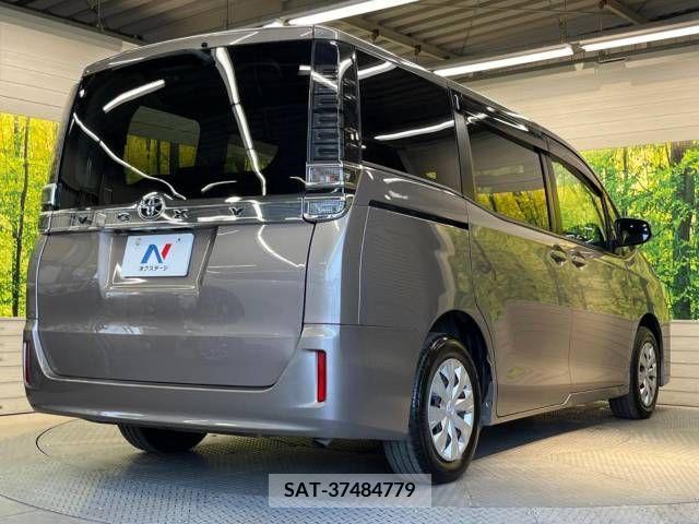 Toyota VOXY 2018-03 330651-18