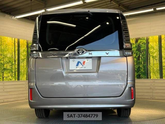Toyota VOXY 2018-03 330651-16