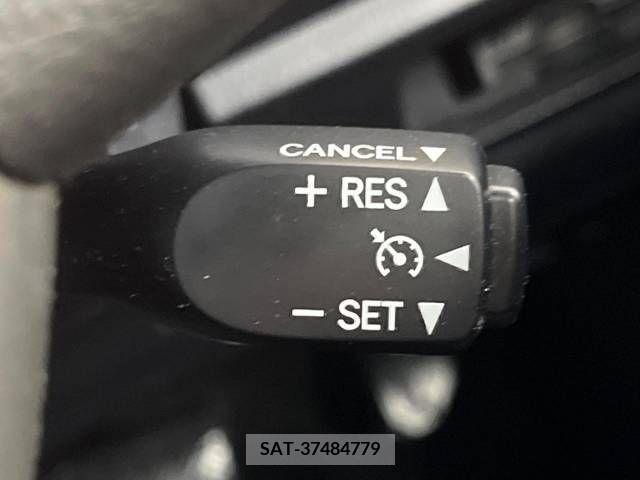 Toyota VOXY 2018-03 330651-6