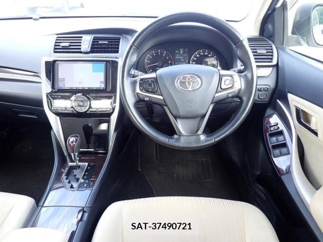 Toyota PREMIO 2017-04 281694-17