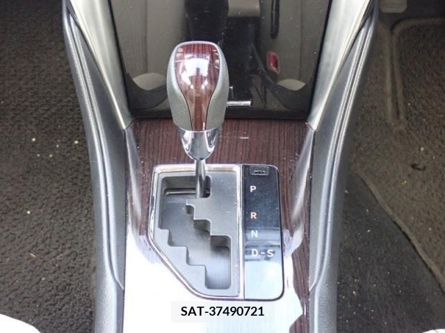 Toyota PREMIO 2017-04 281694-13